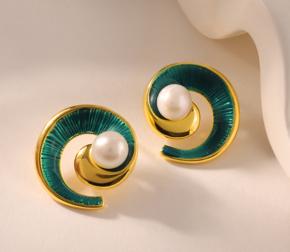 Retro Enamel Conch Freshwater Pearls Earrings