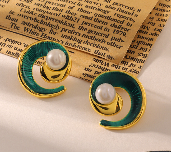 Retro Enamel Conch Freshwater Pearls Earrings